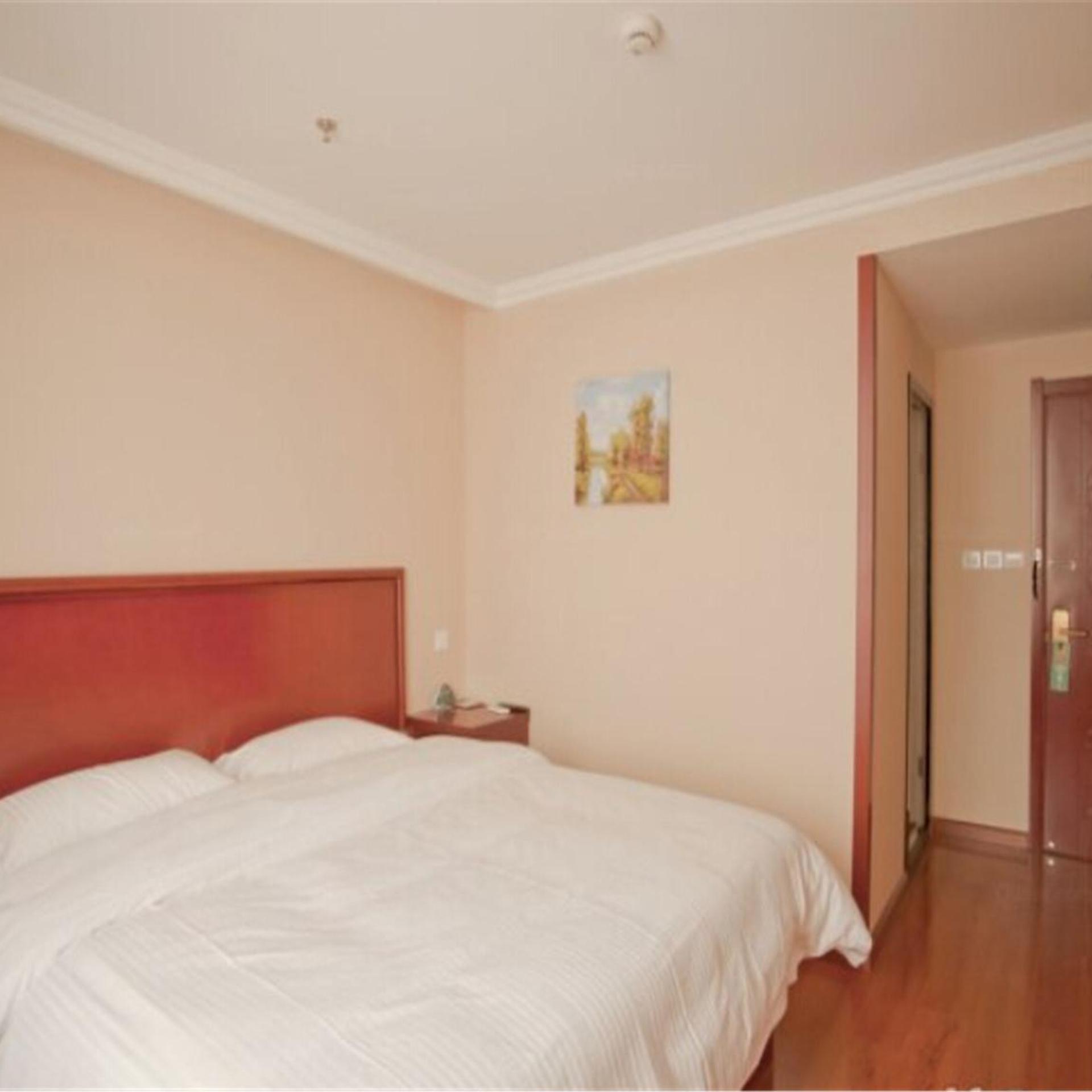 GreenTree Inn Liaoning Dalian Railway Station South Shengli Square Express Hotel 17/35