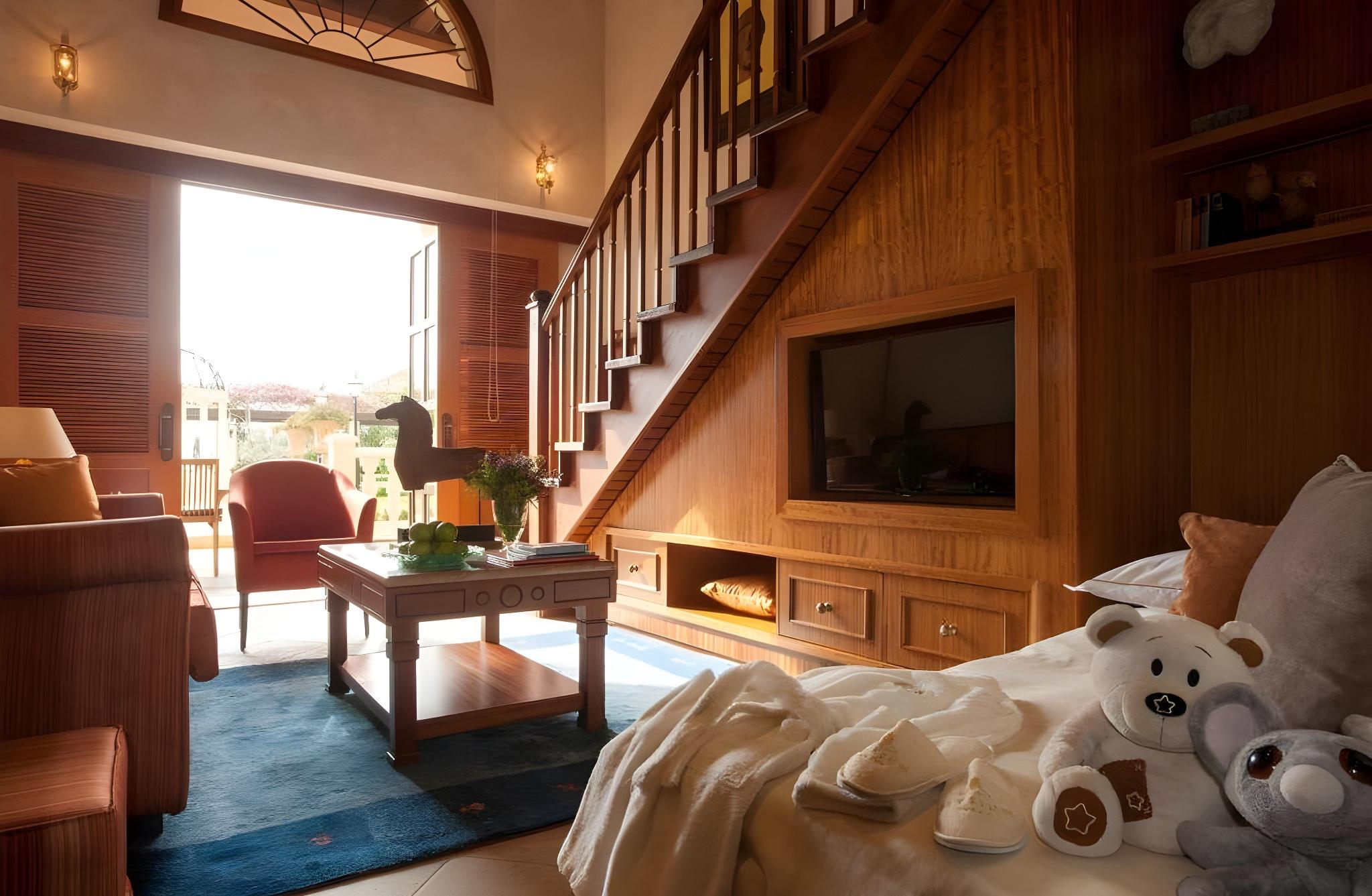 Royal, Duplex, Garden, Family, Suite, Queen Bed