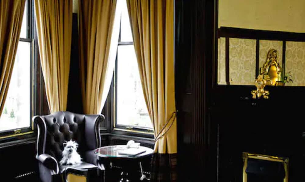 Parliament House Hotel 45/65