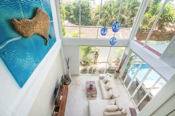 فيلا فاخرة بإطلالة على المسبح بـ3 غرف نوم