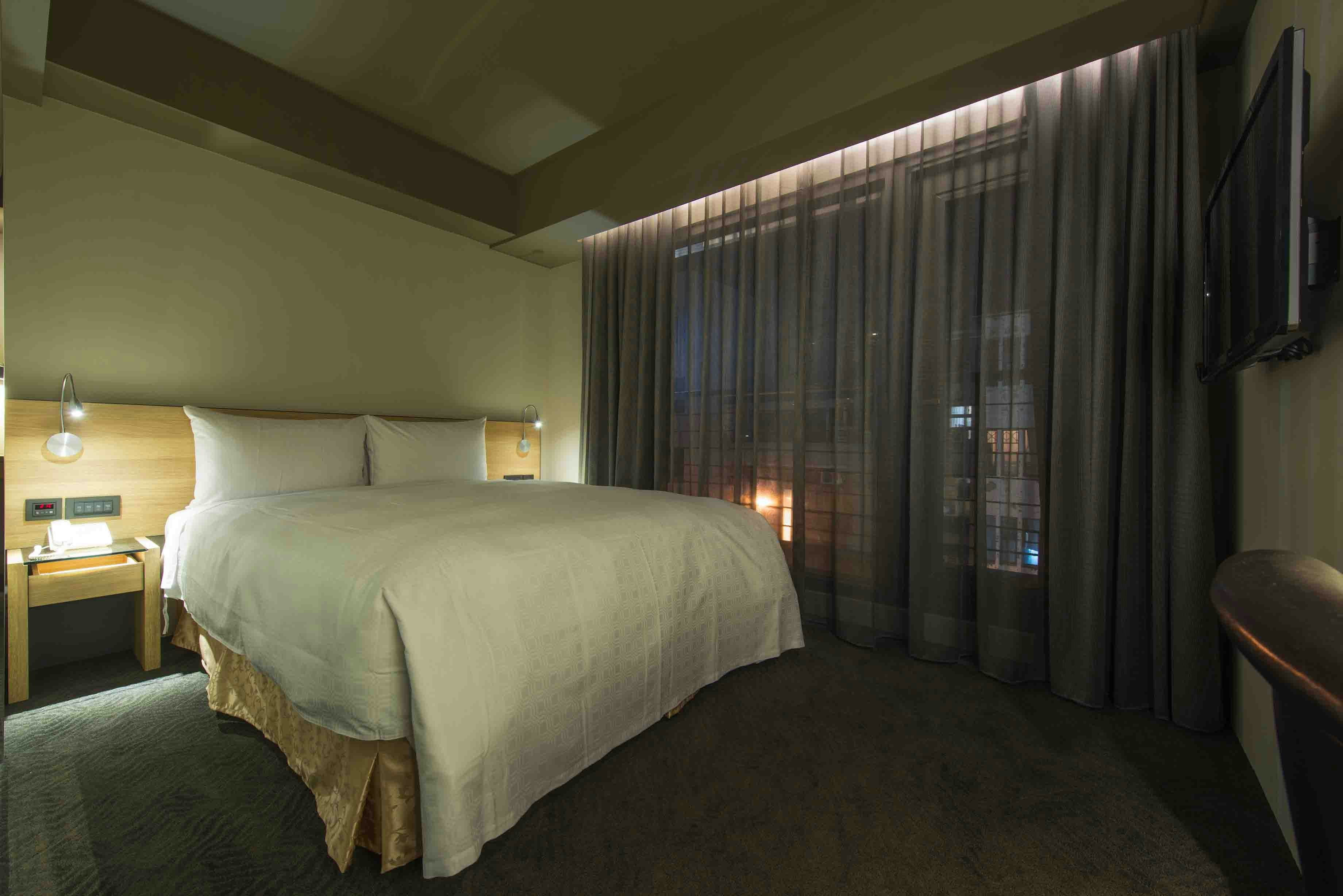 Simple Plus Hotel 12/50