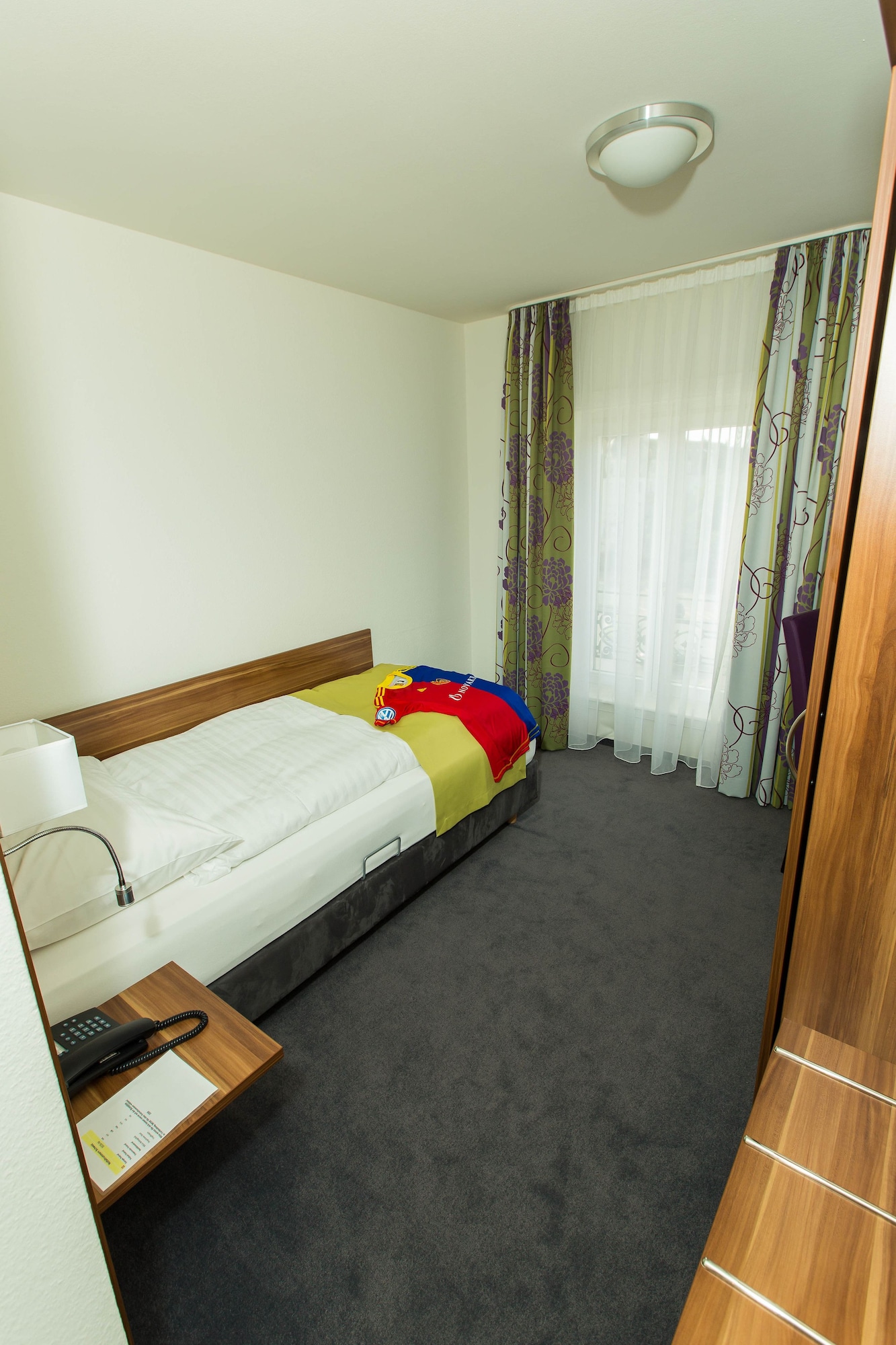 ROOM, SINGLE, SMALL