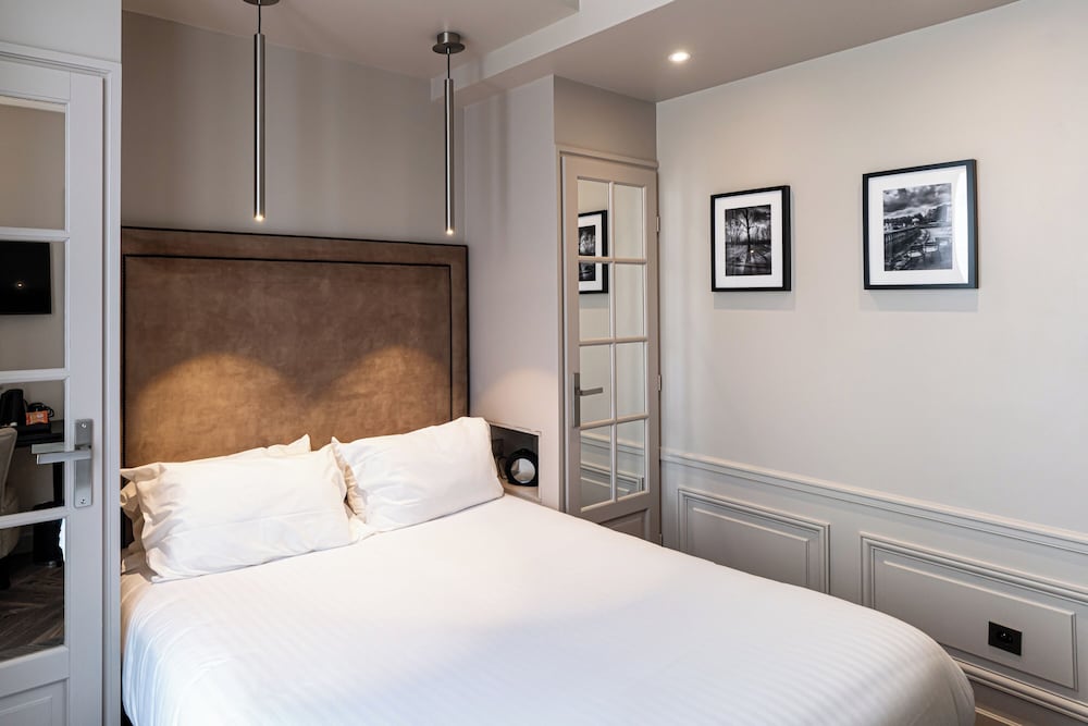 COMFORT, DOUBLE OR TWIN BED