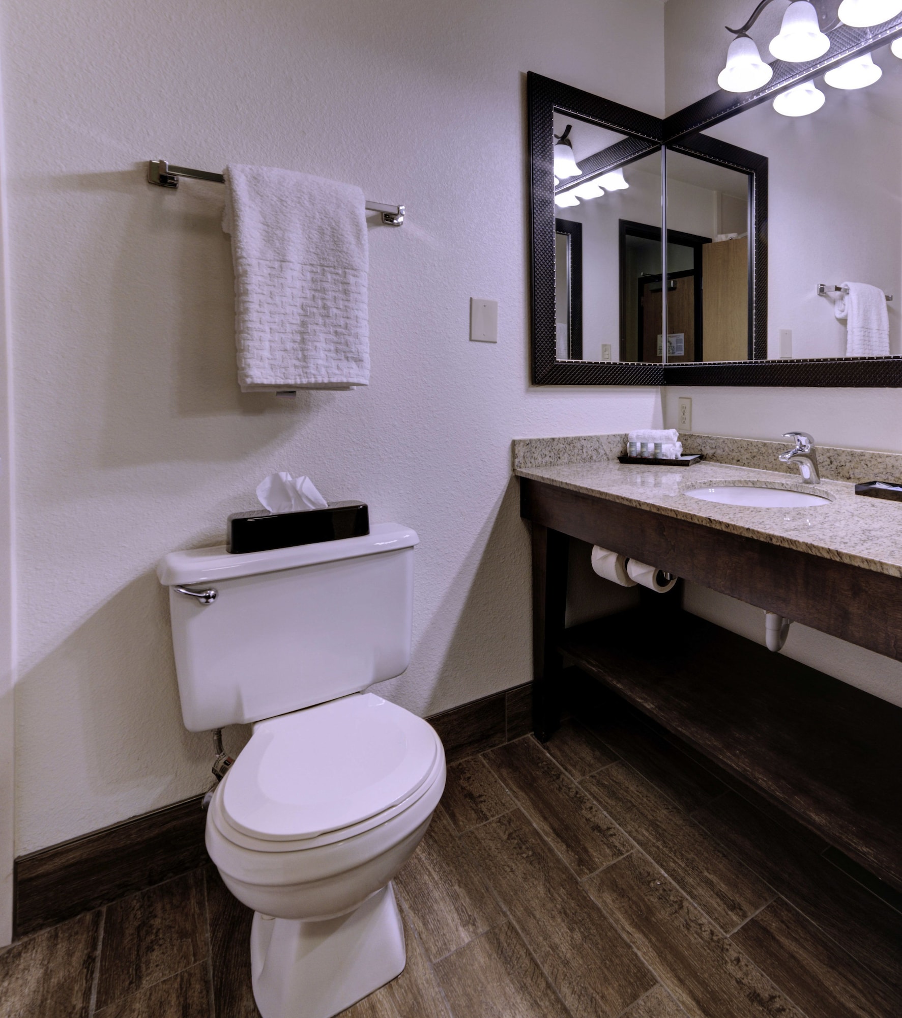 غرفة قياسية بسرير كينج، Best Western Sundowner 4/4
