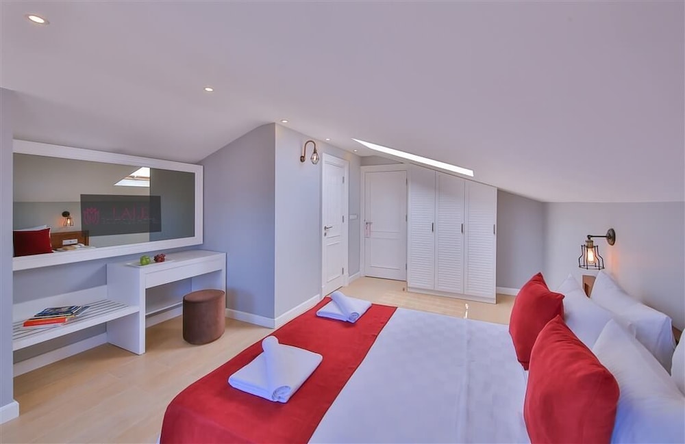 Lale Hotel 16/50