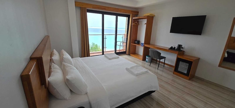 AIMI Beach Hotel 37/64