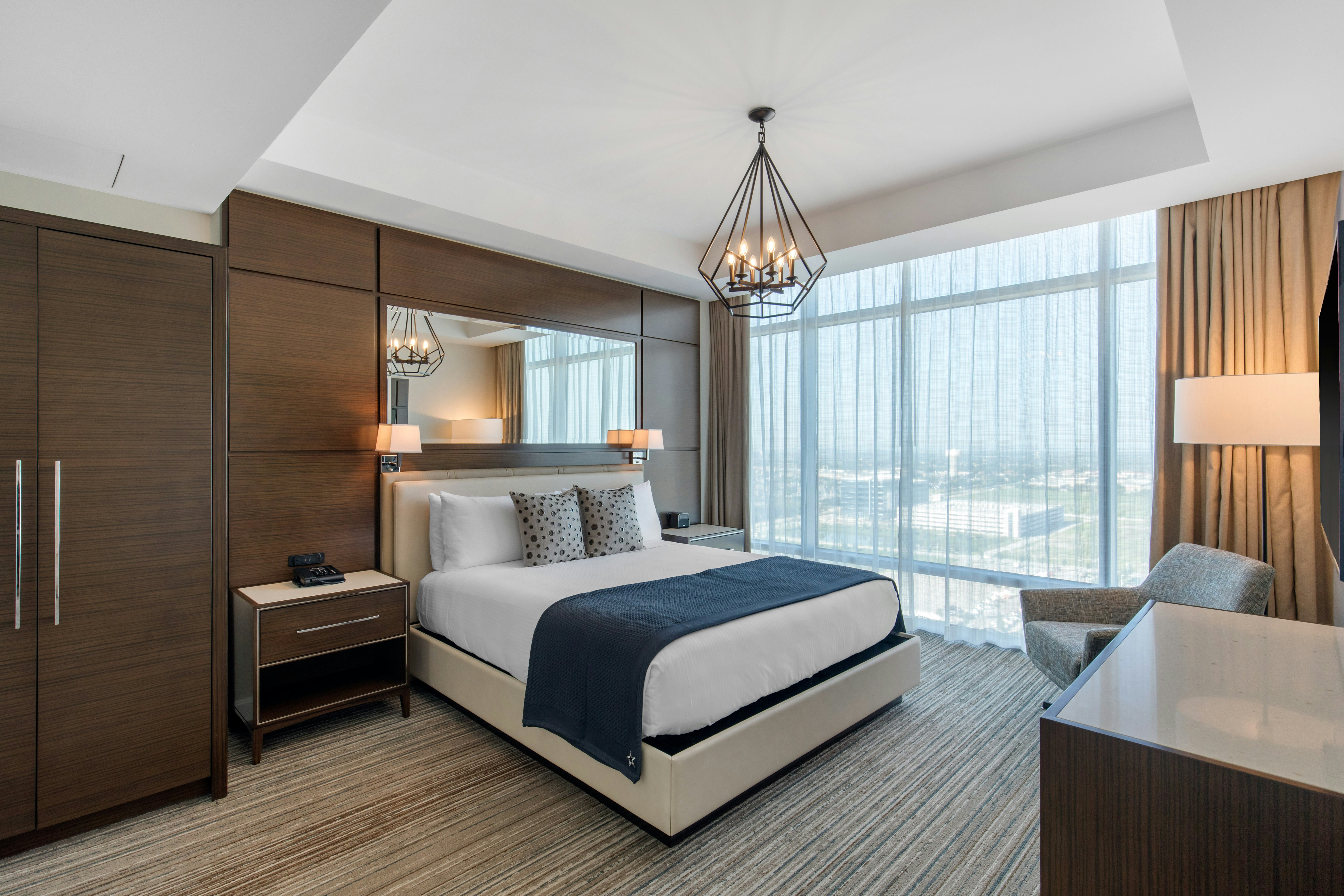 Luxury, Suite, King Bed, Plaza View