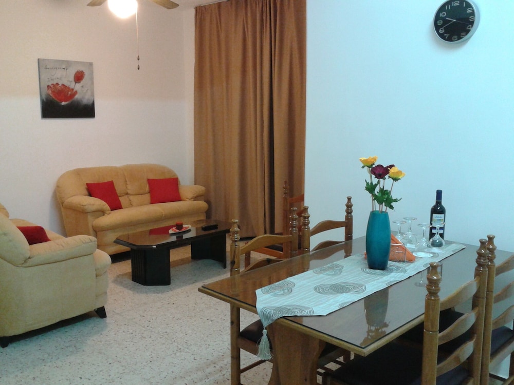 Elenapa Holiday Apartments 10/25