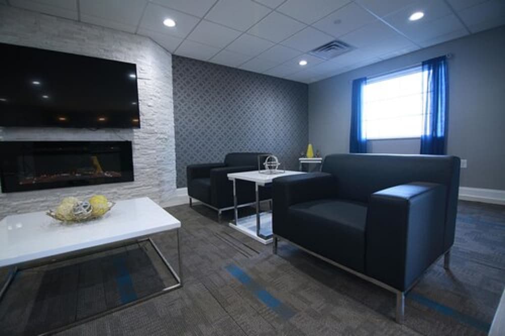 Home Inn And Suites 5/49