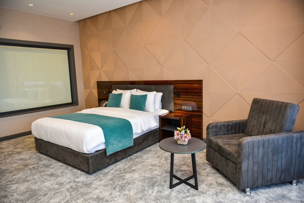 Hotel Monarch 22/65