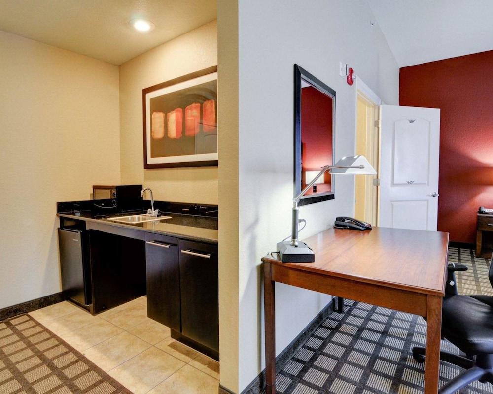 Comfort Inn and Suites Fort Smith I-540 13/47
