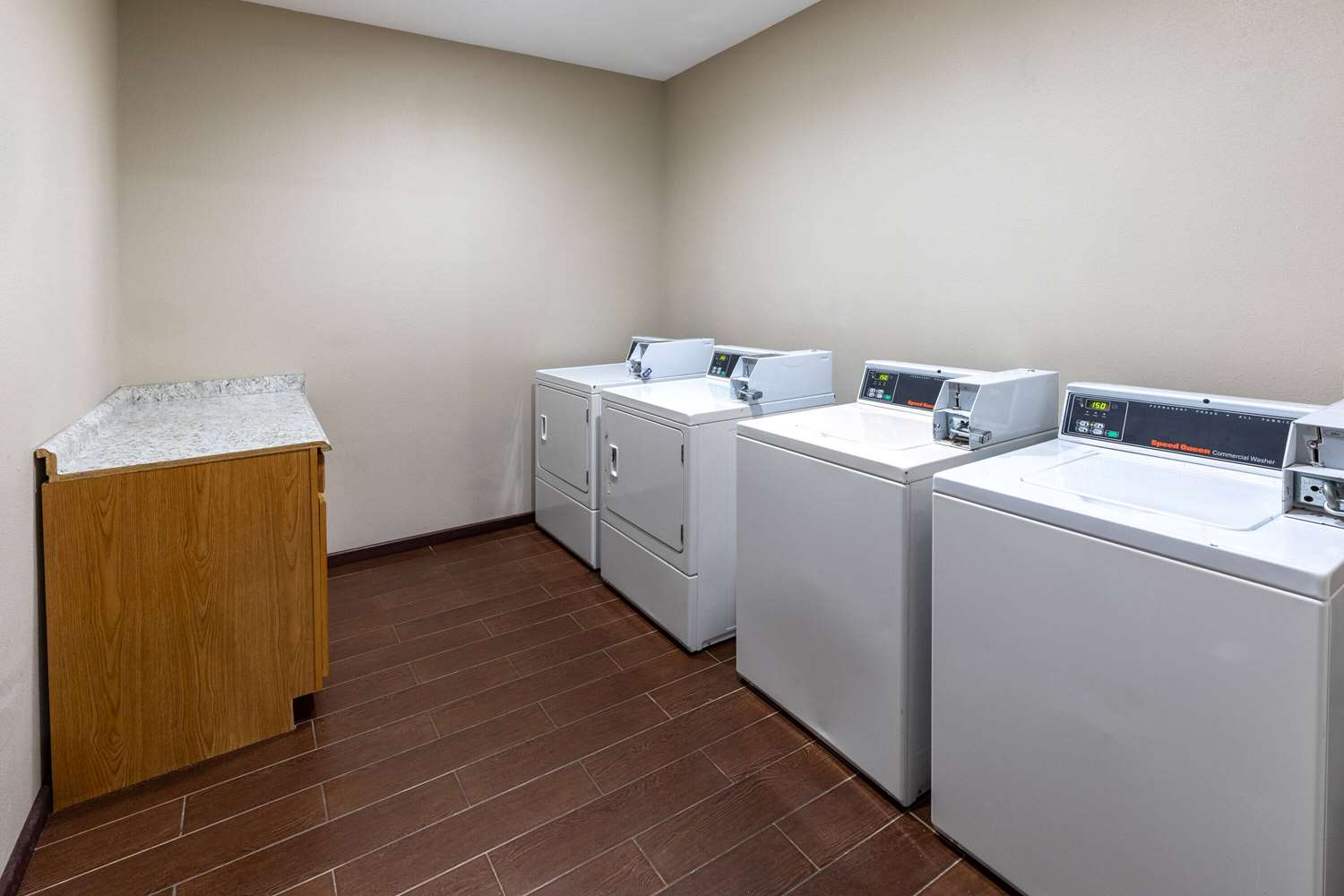 La Quinta Inn & Suites by Wyndham Durant 9/33