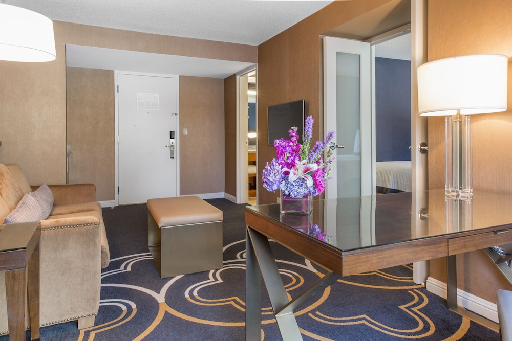 Omni Chicago Hotel 73/84