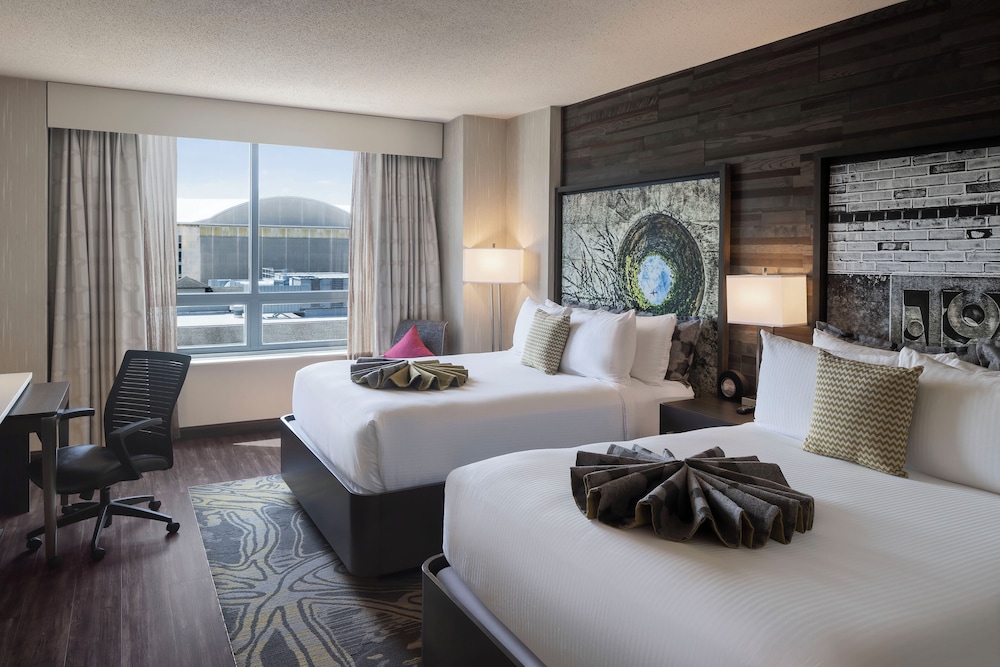 DELUXE, 2 QUEEN BEDS