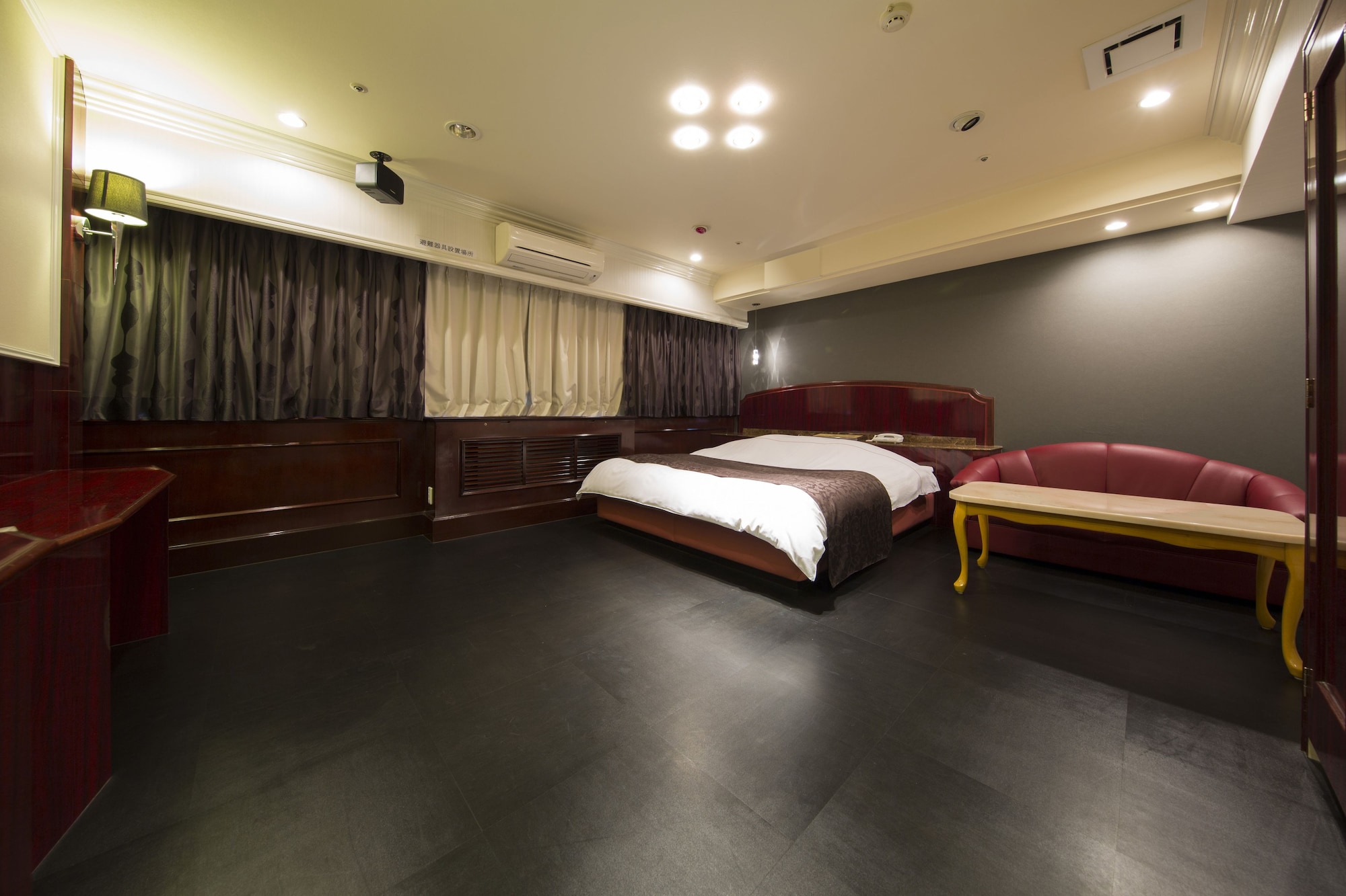 Standard, Queen Bed