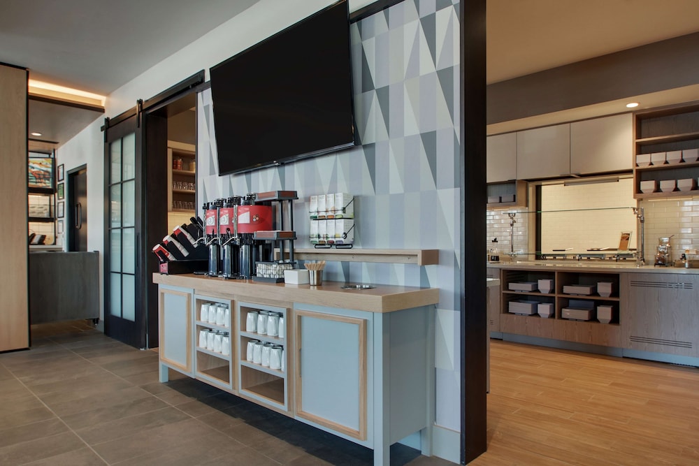 Hyatt House Oak Brook 43/64