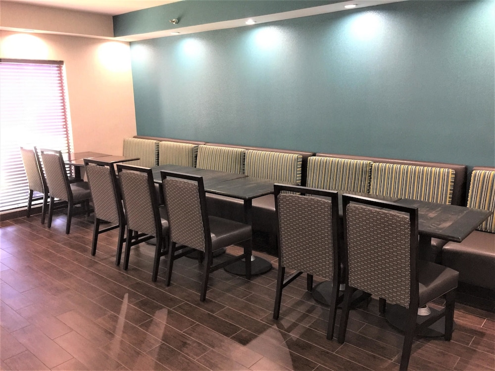 Best Western Plus Galleria Inn & Suites, Memphis TN 27/34