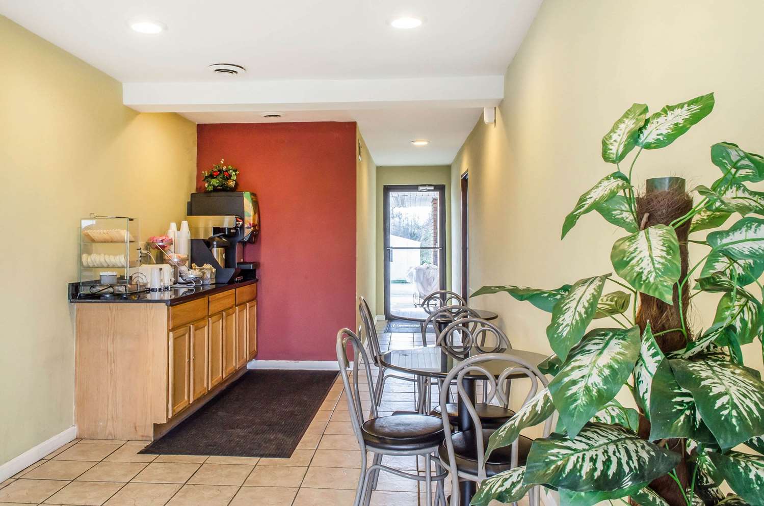 Rodeway Inn Shippensburg I-81 8/16
