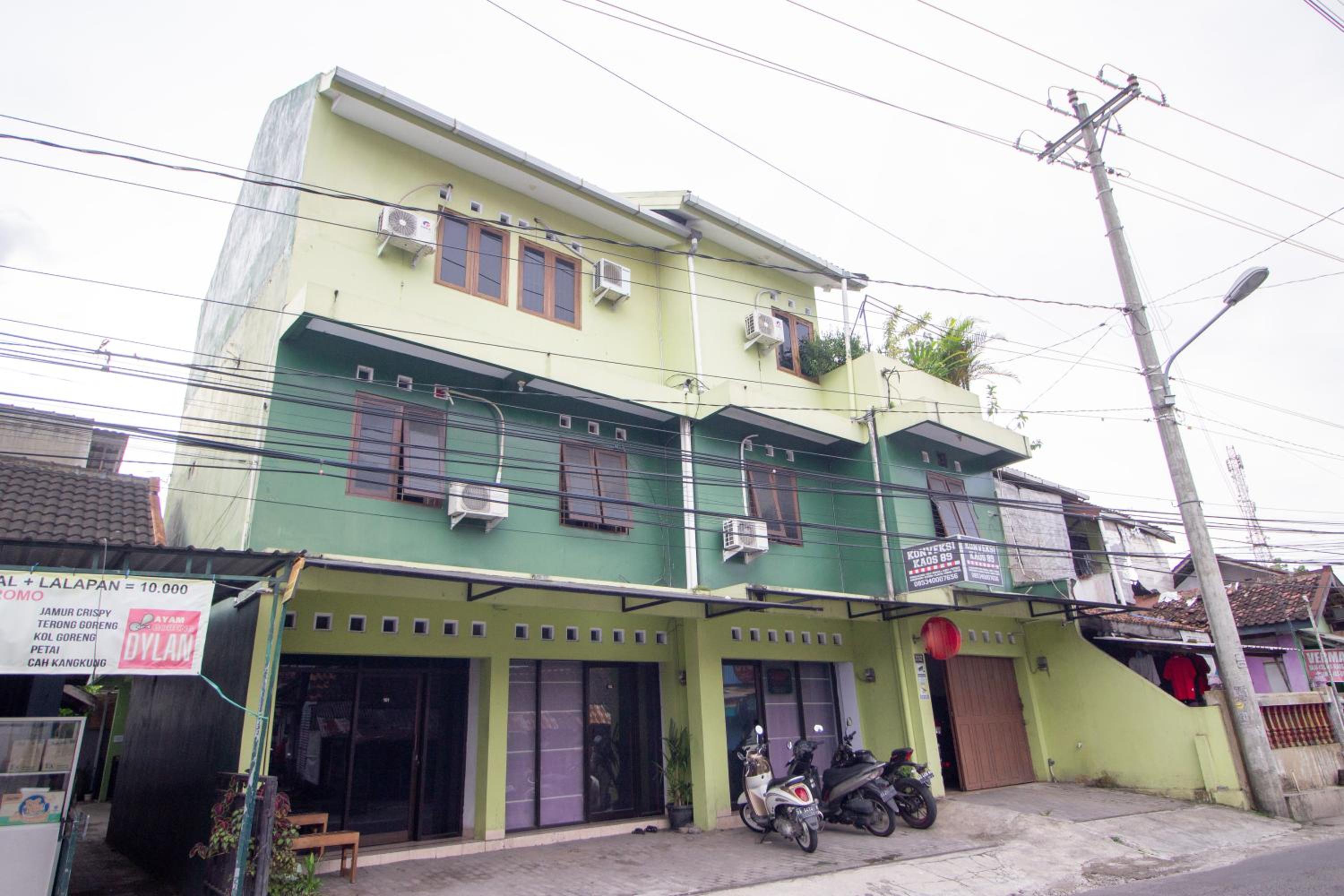OYO 3707 Halona Guesthouse 3/50