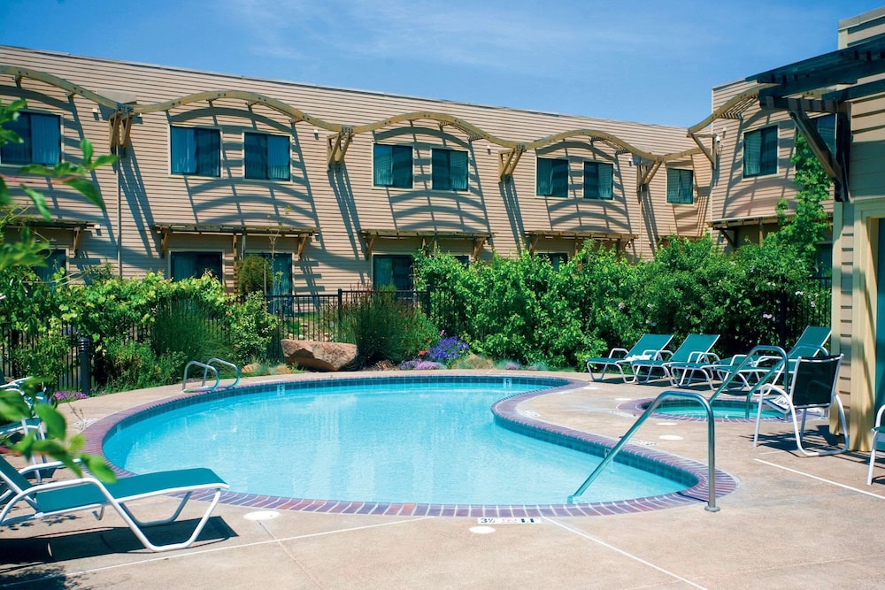 DoubleTree by Hilton Napa Valley American Canyon 9/35