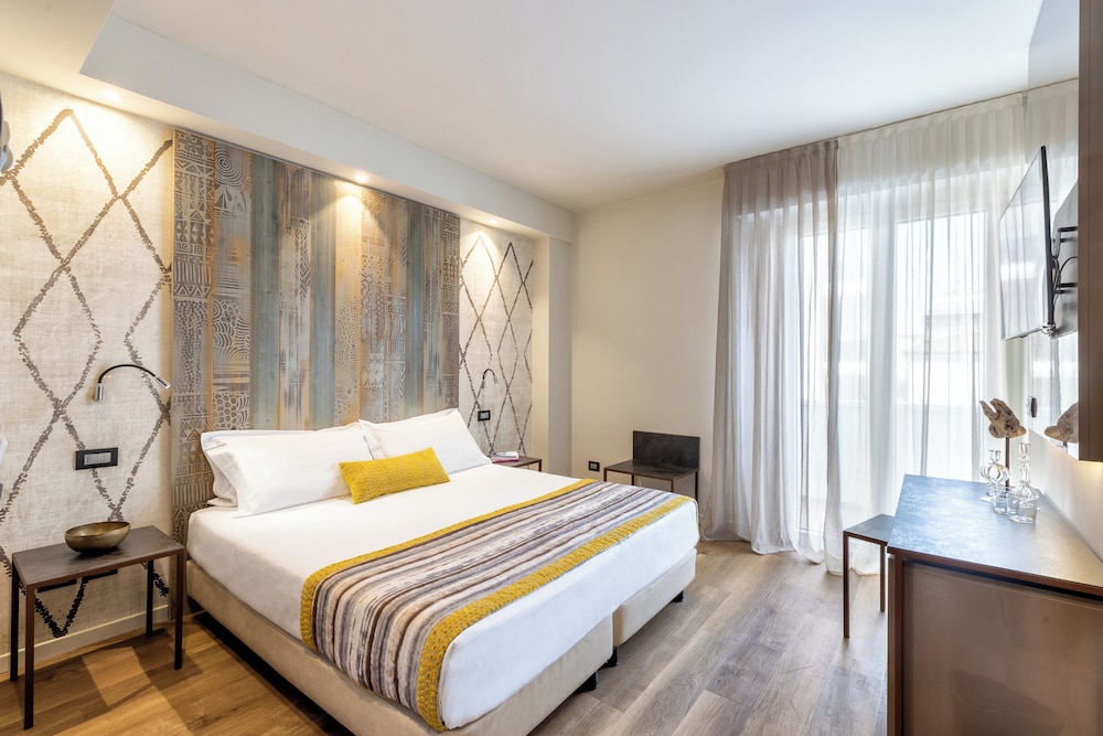 SUPERIOR, DOUBLE OR TWIN BED