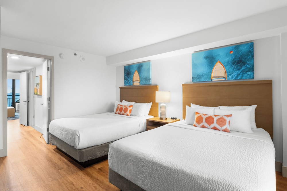 1 Bedroom, Deluxe, Suite, Murphy Bed, 2 Queen Beds, Ocean Front, Sofa