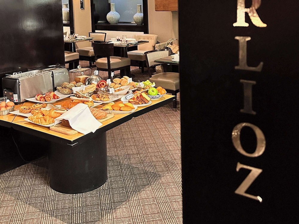 restaurant cafeteria