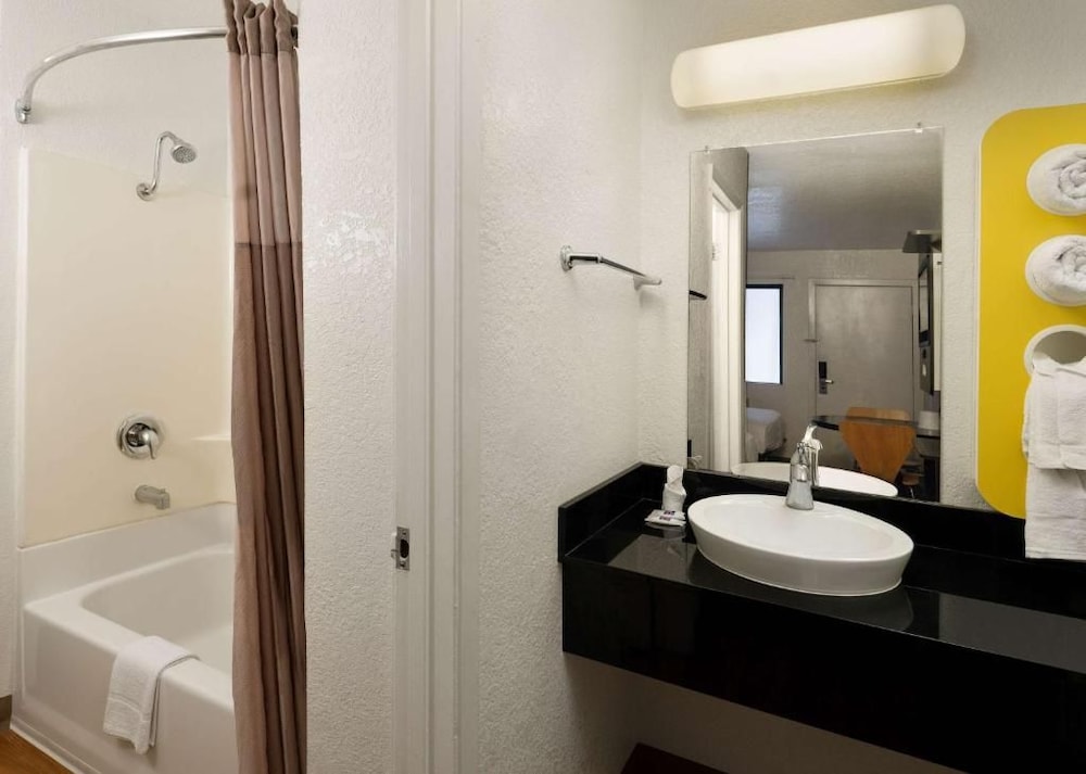 Motel6 Camarillo, CA 64/71