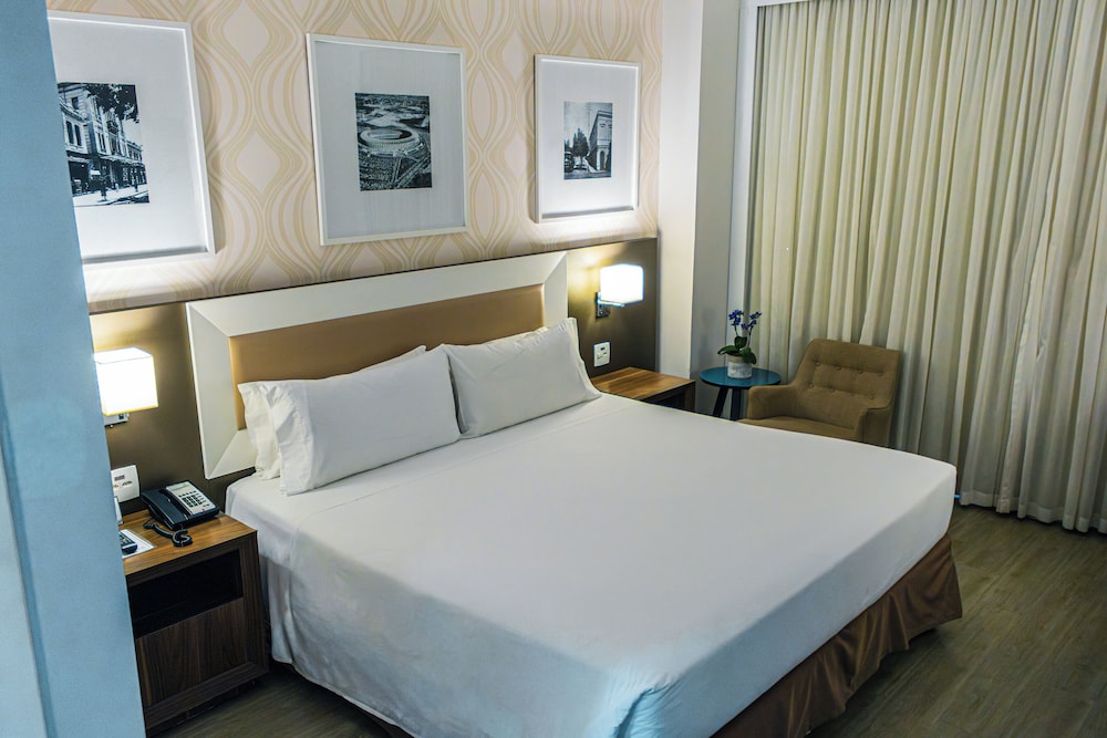 Standard, King Bed, Middle Floor