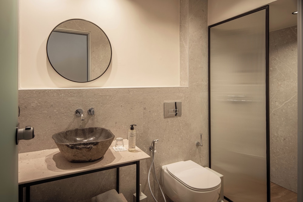 Urban, King Bed, Outdoor Jetted Tub, Enorme Infinity Beach 8/10