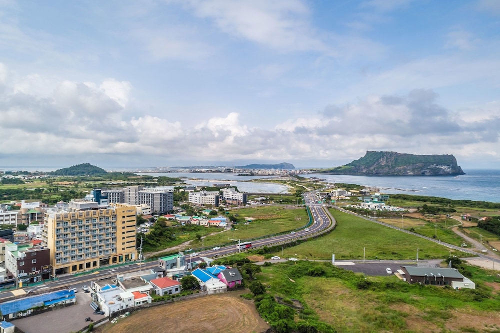 Golden Tulip Jeju Seongsan 10/68