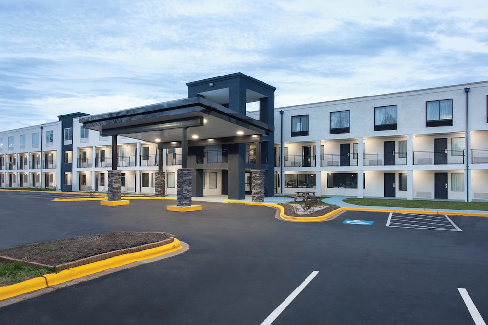 Clarion Pointe Charlotte 3/57