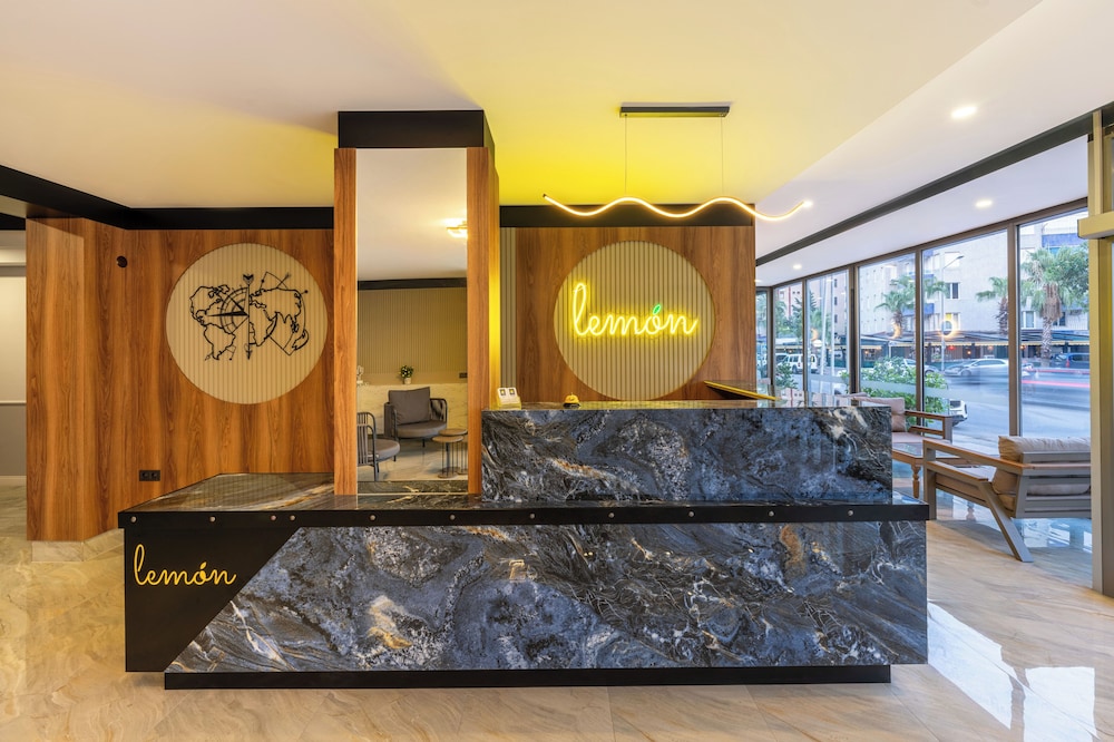 Lemon Hotel 8/50