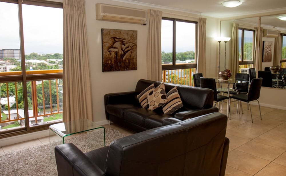 Coral Towers Holiday Suites 42/69