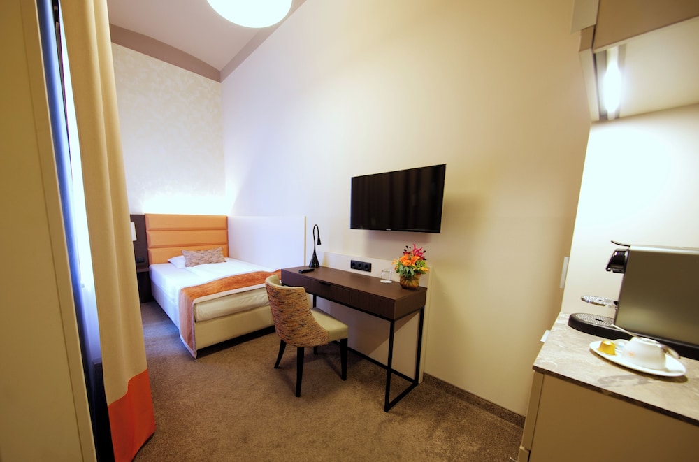 HOTEL DREI KRONEN VIENNA CITY 56/74