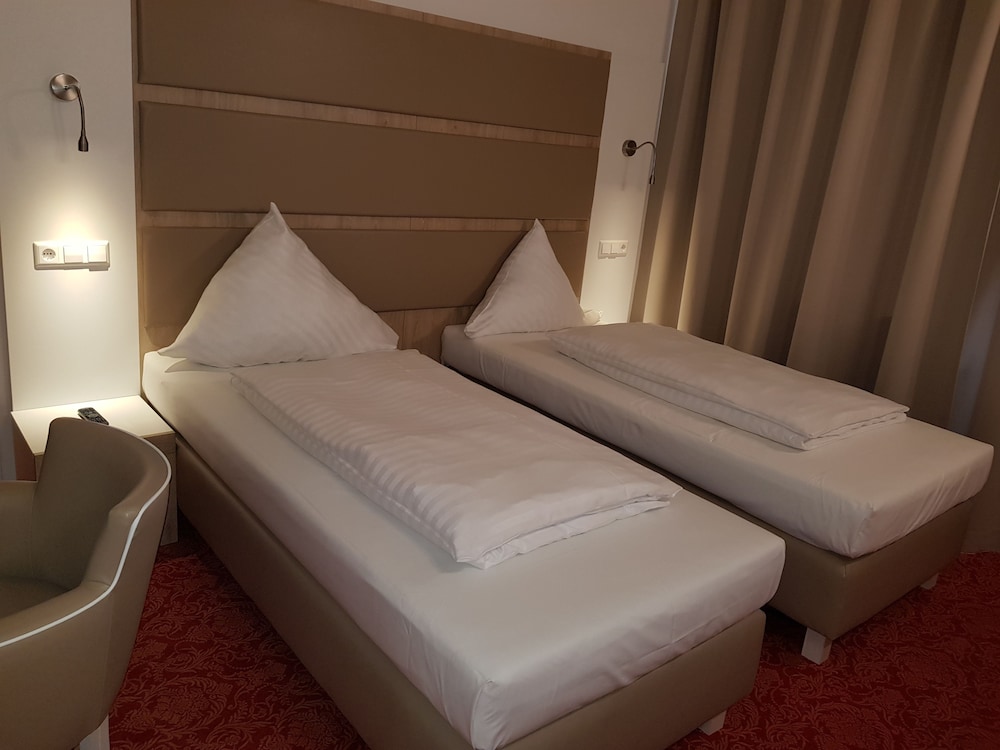 Confour Hotel 6/50