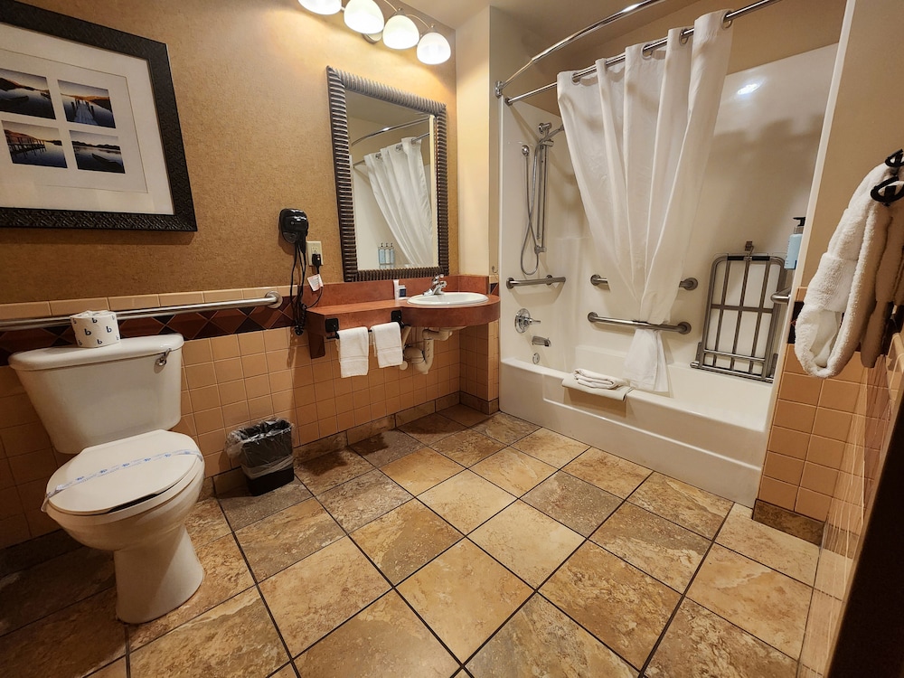 Robinson Rancheria Resort and Casino 27/28