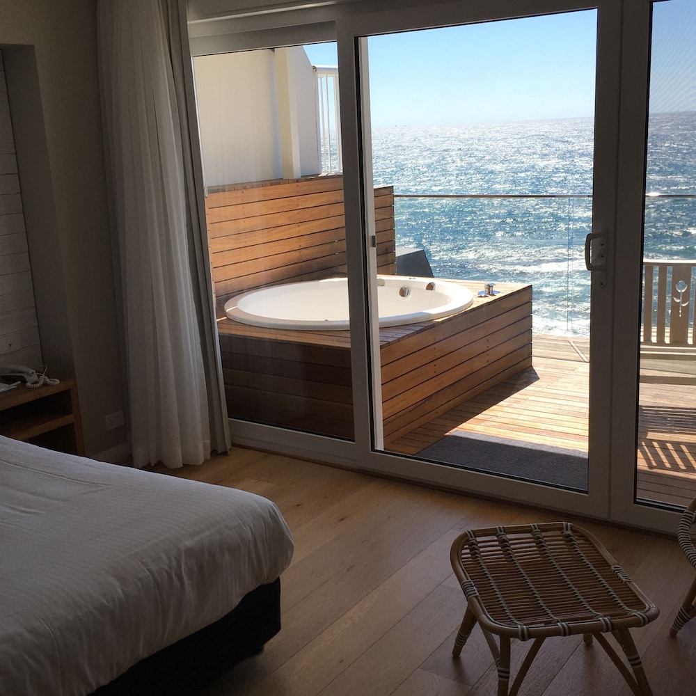 Ocean Front Motel 23/59