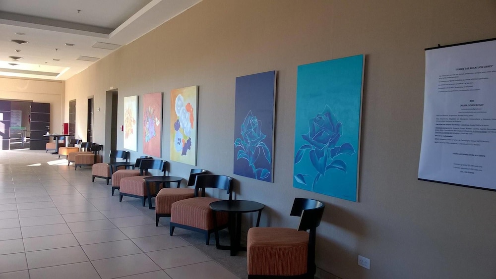 Howard Johnson by Wyndham Funes 50/67