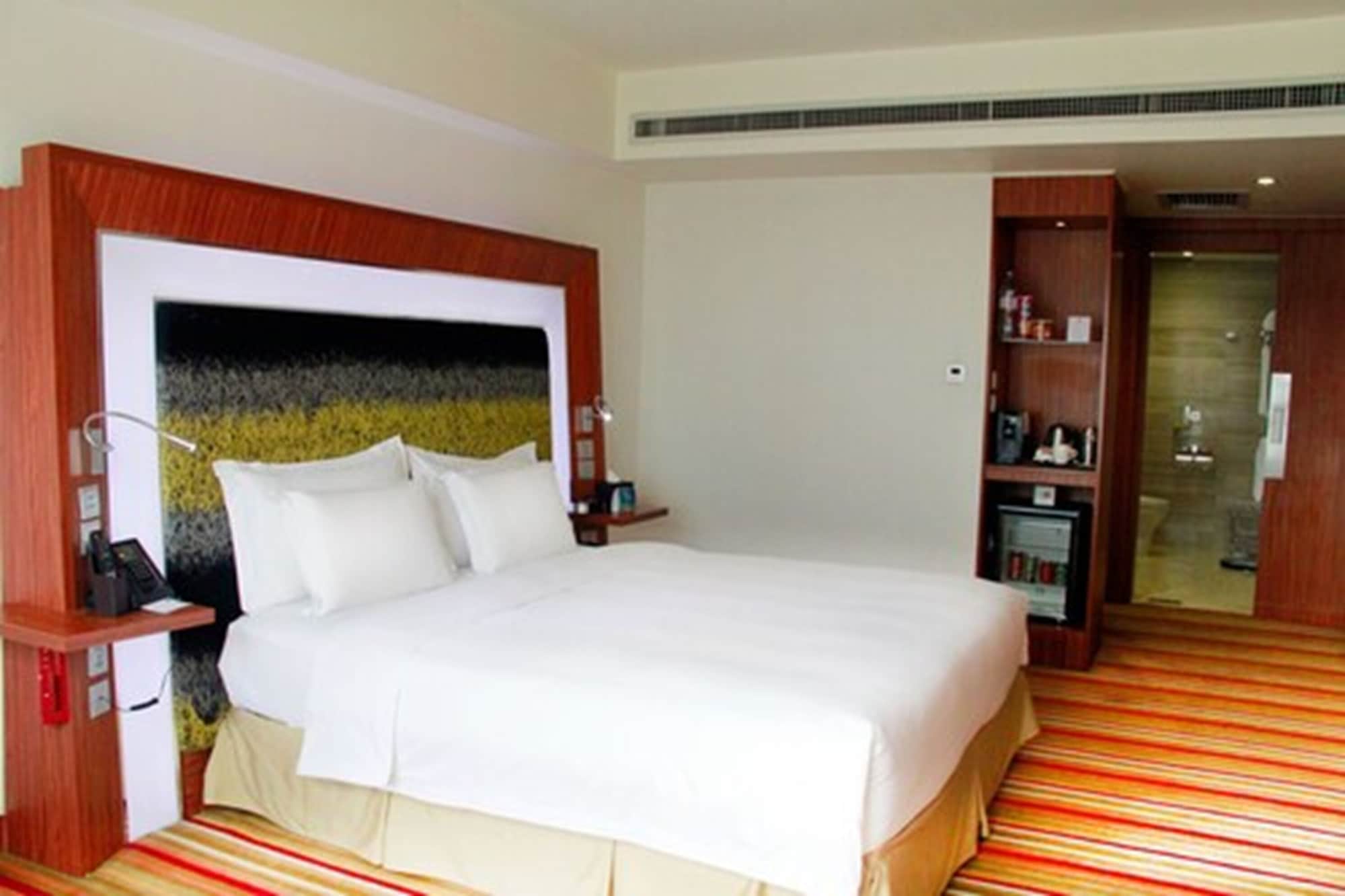SUPERIOR, KING BED