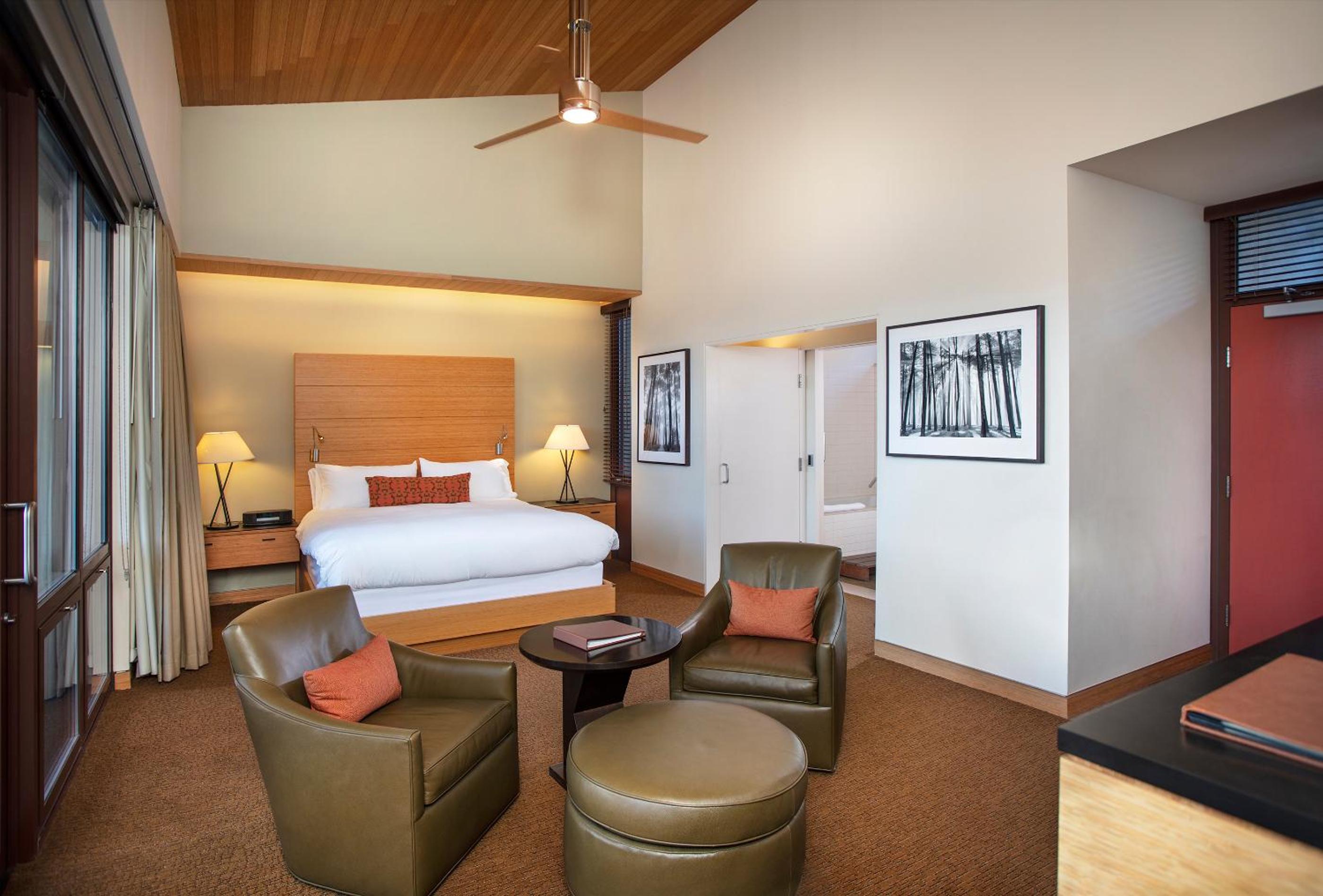Contemporary, Deluxe, King Bed, Bridge View