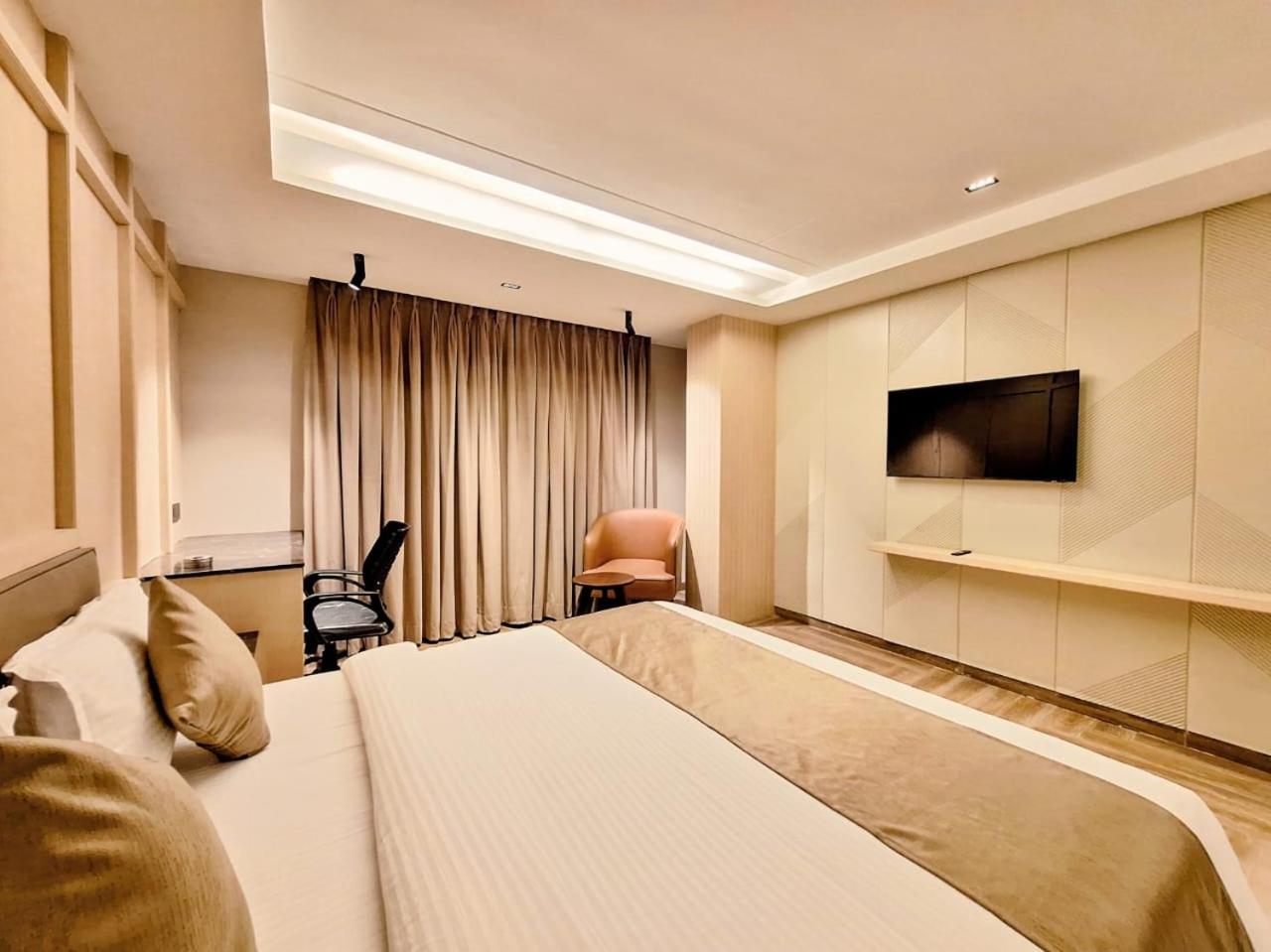 HOTEL TILAK 20/32