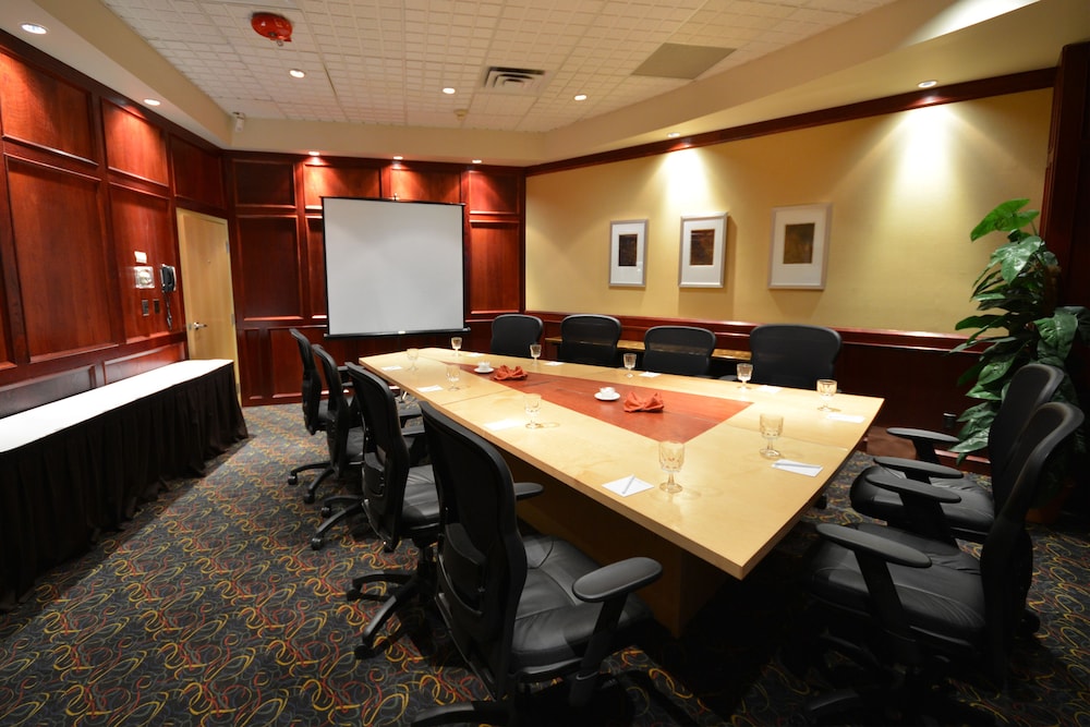 iHOTEL & Conference Centre Red Deer 50/57
