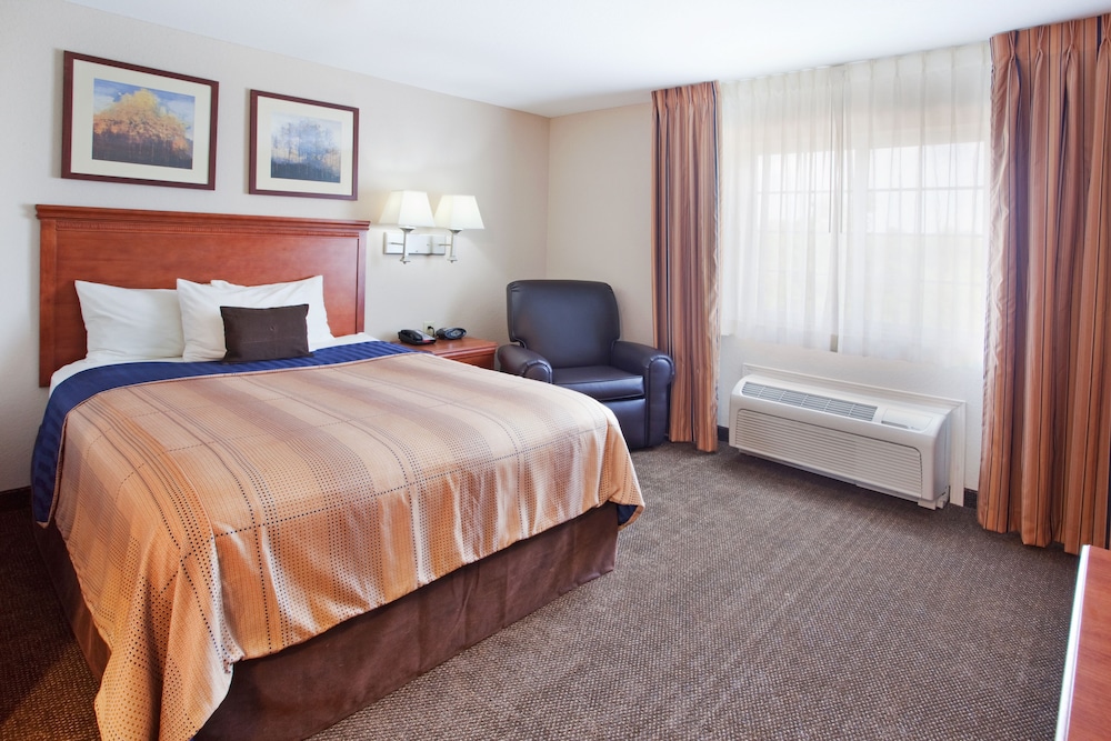 Candlewood Suites Macon 18/70