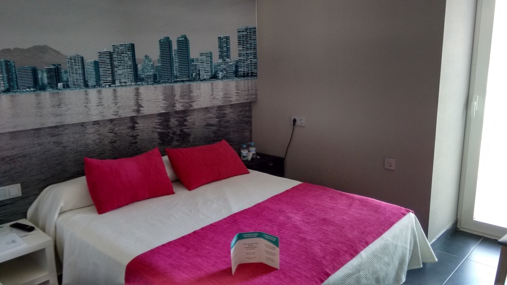 ROOM, SINGLE