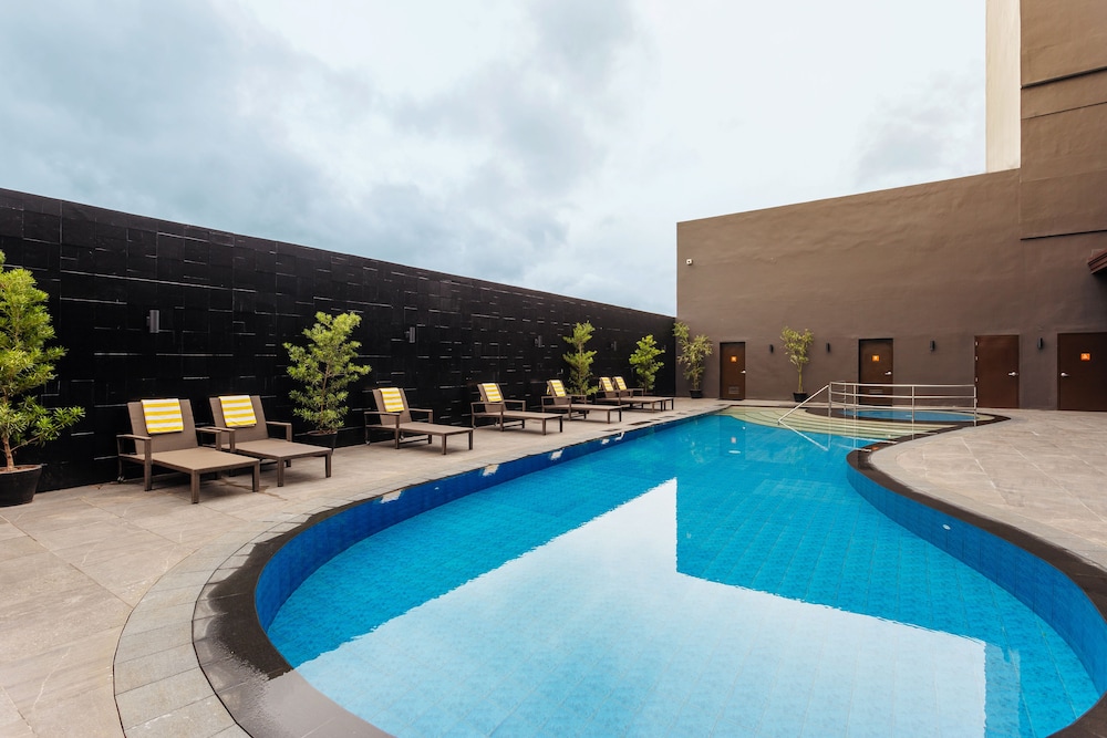 Summit Hotel Tacloban 60/63