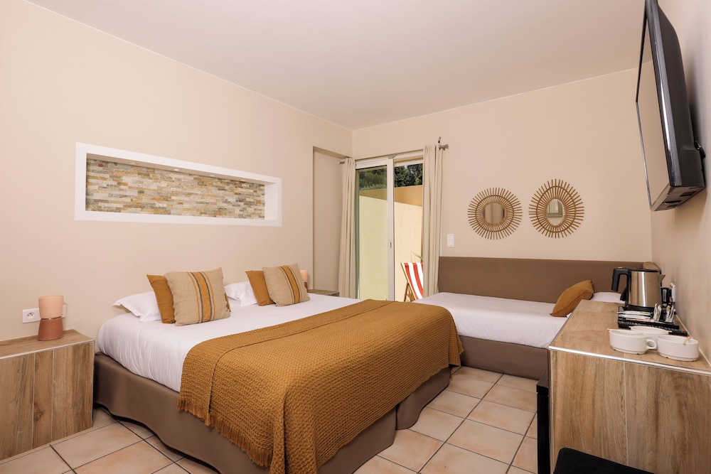Comfort, Triple, 1 Double and 1 Single Bed, Patio