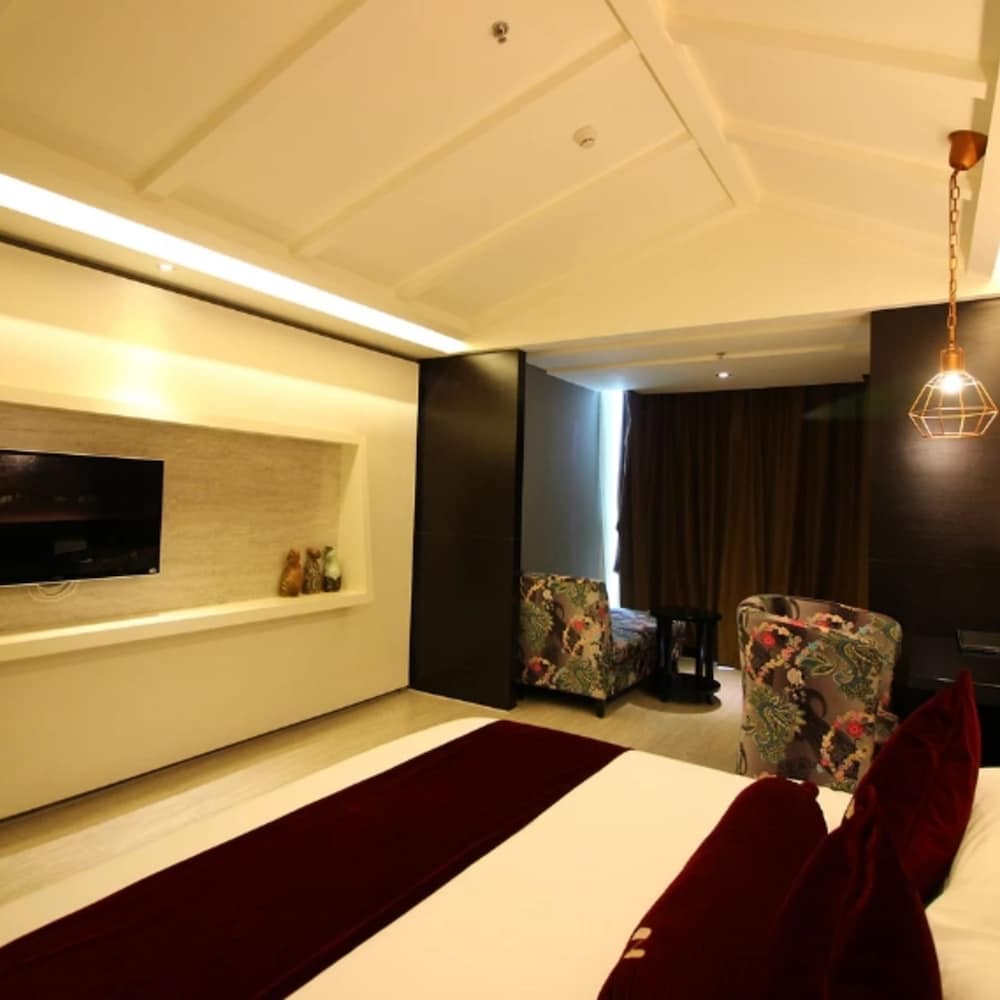 Grand Nest Hotel 1/30