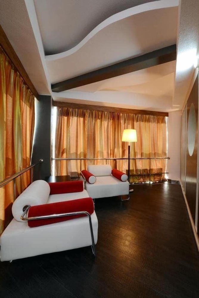 Zolo Hotel 8/38