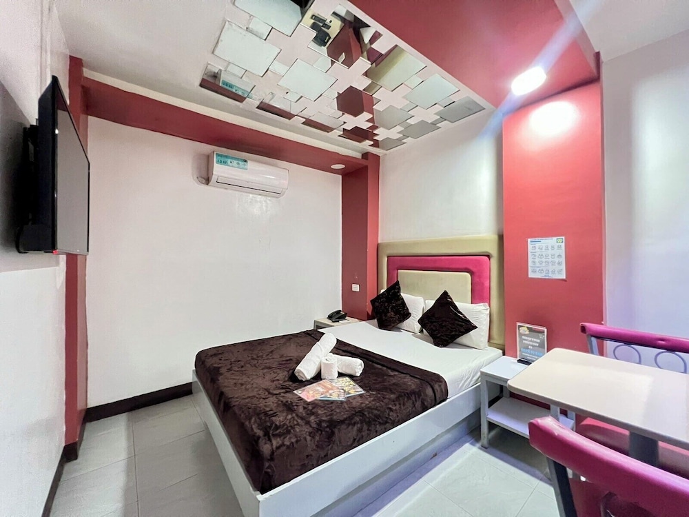 Premium, Queen Bed, No Window